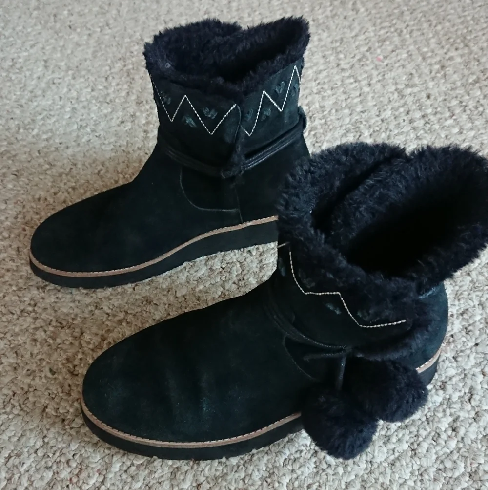 Jack Rogers Vera Suede Pom Pom Boots in black size 7